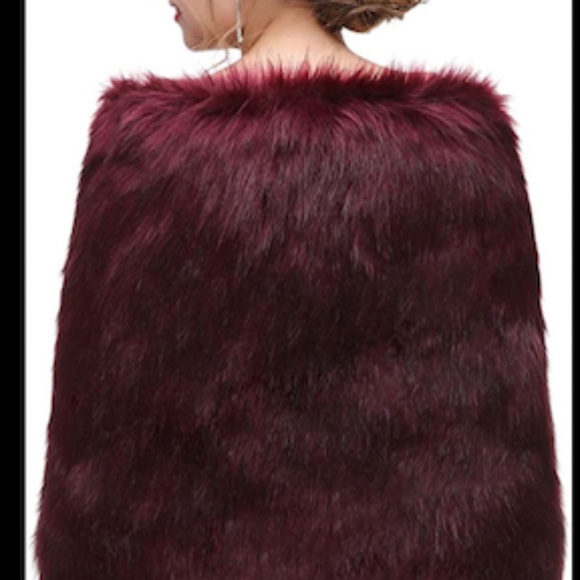 Burgundy Faux Fur Oversized Shawl/Wrap satin lined - Picture 9 of 10